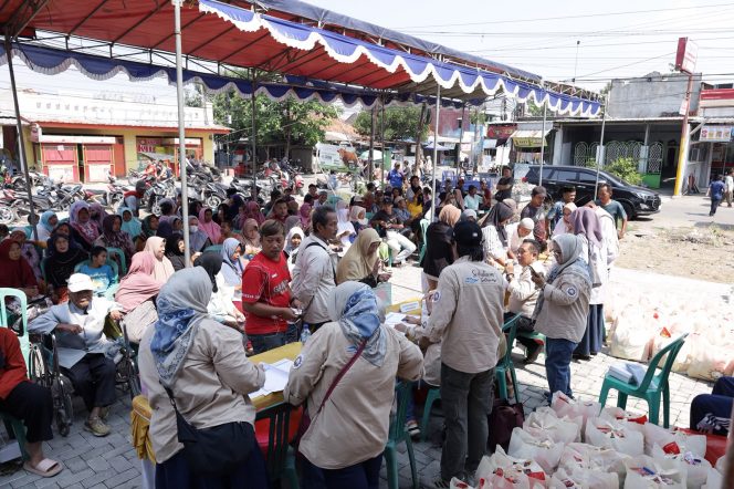 
 IKAC Salurkan Bantuan Pangan untuk Ratusan Warga, Kolaborasi dengan Kecamatan Arjawinangun Perkuat Kepedulian Sosial