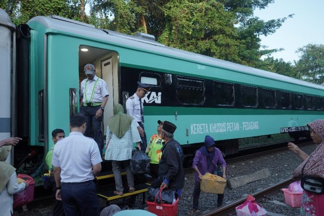 
 Kereta Petani Pedagang KAI Layani 26.074 Pelanggan di Lintas Rangkasbitung-Merak pada Semester I 2026