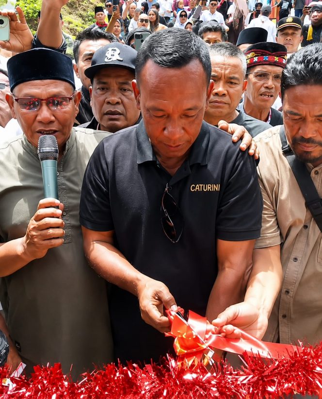 
 Tangis Haru Iringi Peresmian Akses Enang-Enang, Gotong Royong Akhiri Keterisolasian Warga