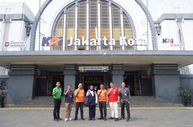 
 Komut KAI Wisata Kunjungi Stasiun Jakarta Kota, Luncurkan Inisiatif Pelestarian 5 Stasiun Bersejarah