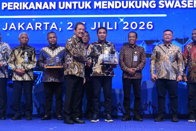 
 KKP Salurkan 12 Excavator untuk Percepat Pemulihan Sektor Perikanan Pascabencana di Sumatra