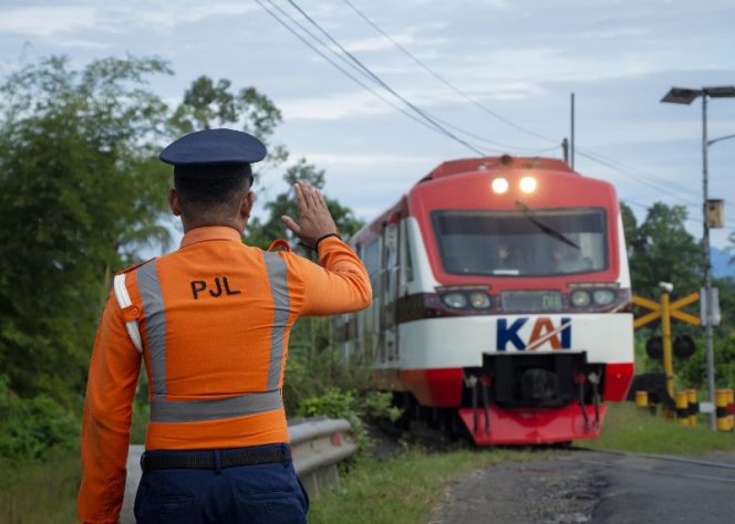 
 KAI Tangani 320 Perlintasan Sebidang, Soroti Keselamatan Usai Kasus Penganiayaan Petugas di Garut