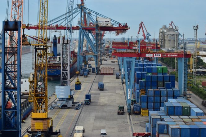 
 Pelindo Regional 2 Catat Pertumbuhan Positif di Seluruh Lini Layanan Kepelabuhanan