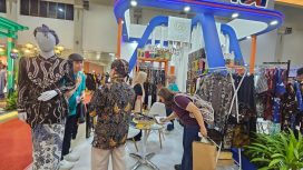 Booth khusus KAI pada 15–19 Juli menghadirkan produk batik, ecoprint, fesyen, tas, dan aksesori serta membuka ruang pertemuan dengan konsumen dan calon mitra bisnis.