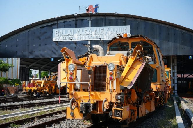 
 Balai Yasa Cirebon Prujakan Rawat 51 Mesin Perawatan Rel untuk Dukung Keselamatan KA di Jawa