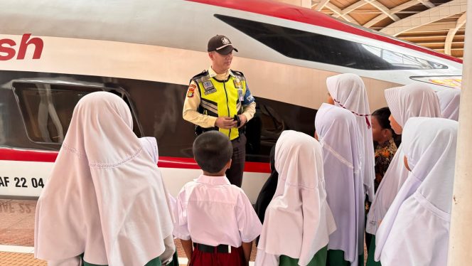 
 Peringati Hari Anak Nasional, KCIC Ajak Anak-Anak Peduli Lingkungan Lewat Whoosh