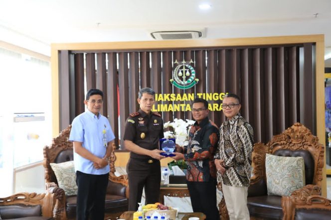 
 Perkuat Perlindungan Hukum dan Aset, Pelindo Regional 2 Pontianak Teken Kerjasama dengan Kejaksaan Tinggi Kalimantan Barat