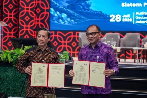 PT Kereta Api Indonesia (Persero) dan Badan Riset dan Inovasi Nasional (BRIN) menandatangani Nota Kesepahaman tentang penguatan riset dan inovasi teknologi perkeretaapian dalam acara BRIN Goes to Industry 5 di Auditorium Soemitro Djojohadikusumo, Jakarta, Selasa (28/7/2026). Kerja sama ini difokuskan pada pengembangan teknologi Automatic Train Protection (ATP) untuk meningkatkan keselamatan, keandalan, dan inovasi sistem perkeretaapian nasional.