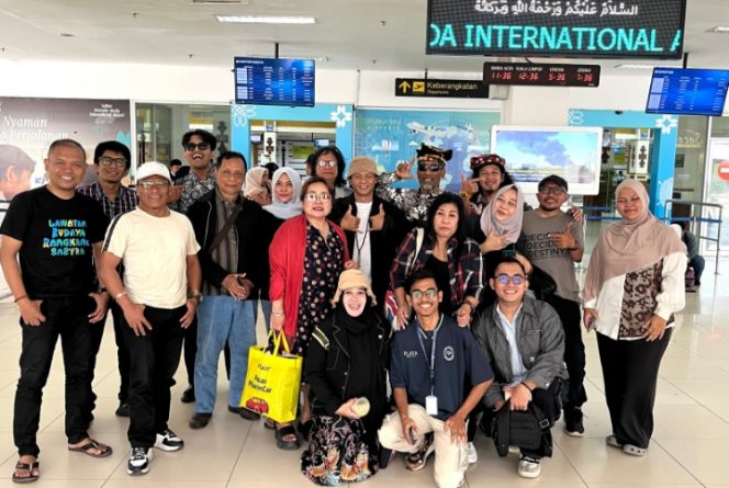 
 Pelepasan Peserta PPN XIV di Bandara SIM, Panitia Pastikan Misi Sastra dan Budaya Aceh Terus Berlanjut