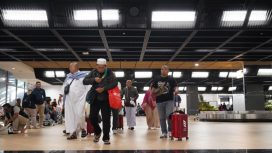 Jemaah umrah di Terminal 2F Bandara Soekarno-Hatta