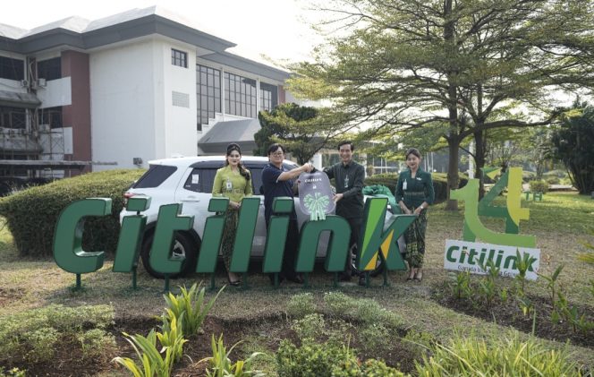 
 Penyerahan hadiah Citilink