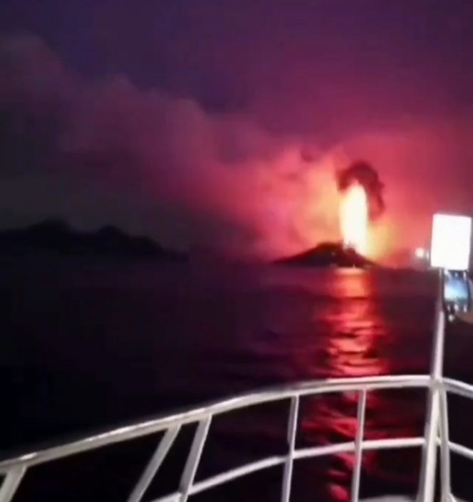 
 Sebaran Abu Vulkanik Gunung Krakatau Bergerak ke Barat, Belum Berdampak pada Bandara dan Jalur Penerbangan