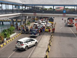 Suasana di angkutan Penyeberangan