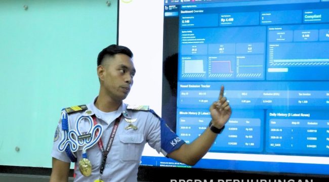 Salah satu taruna Poltekpel Surabaya