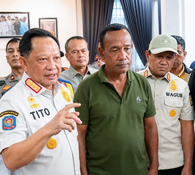 
 Mendagri Tito Karnavian Temui Tokoh Masyarakat Enang-Enang, Bahas Solusi Jalan dan Jembatan