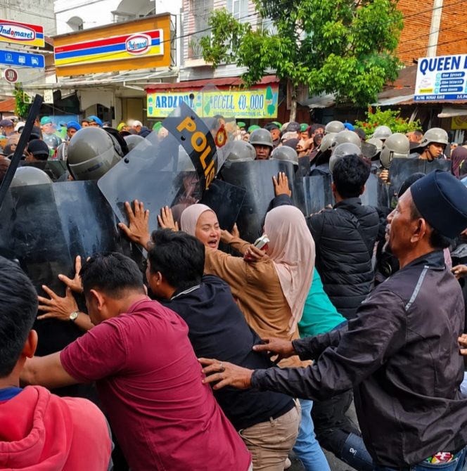
 Eksekusi Lahan Pasar Inpres Takengon Ricuh, Aparat Amankan Situasi