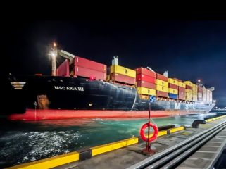 Kapal Petikemas di Pelabuhan Patimban