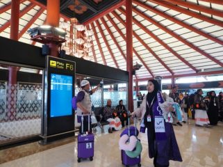 Jemaah umrah di Terminal 2F Bandara Soetta