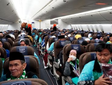 Jemaah haji dengan pesawat Garuda Indonesia