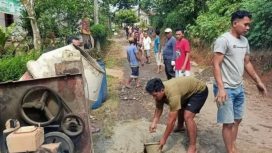 Jalan dibuat oleh swadaya masyarakat