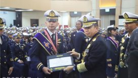 Kepala BPSDMP bersama salah satu perwira STIP Indonesia
