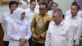 Ramah tamah Menhub Dudy, Gubernur Jatim, Dirut ASDP, dan jajaran Eselon I Kemenhub usai Acara di Surabaya, Kamis (16/7/2026)