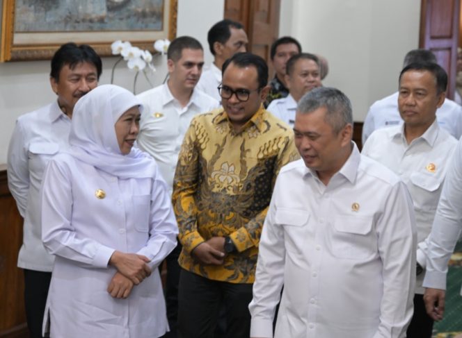 
 Ramah tamah Menhub Dudy, Gubernur Jatim, Dirut ASDP, dan jajaran Eselon I Kemenhub usai Acara di Surabaya, Kamis (16/7/2026)