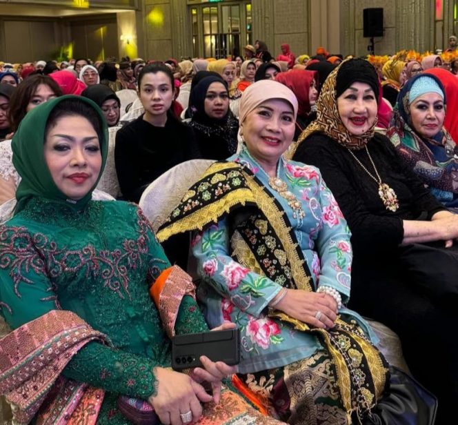 
 Catatan Halimah Munawir: Hari Kebaya, Cantik Tak Harus Berisik