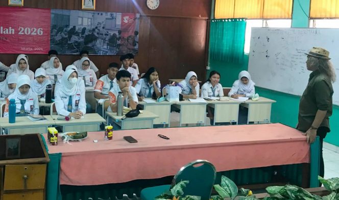 
 Sastra Masuk Sekolah Hadir di SMA Negeri 71 Jakarta, Siswa Dilatih Menulis Puisi dan Cerpen