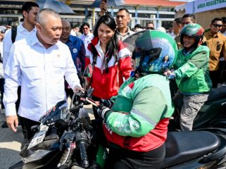 Menhub Dudy dan CEO Grab Neneng sapa mitra pengemudi