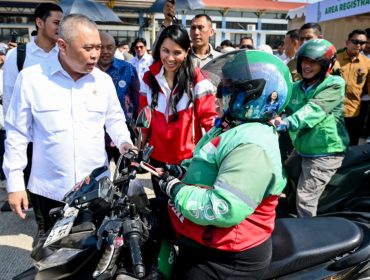 Menhub Dudy dan CEO Grab Neneng sapa mitra pengemudi