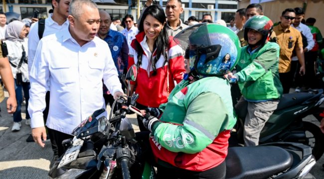 Menhub Dudy dan CEO Grab Neneng sapa mitra pengemudi