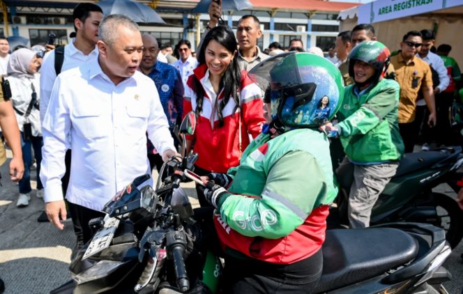 
 Menhub Dudy dan CEO Grab Neneng sapa mitra pengemudi