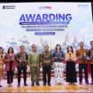 Pemenang lomba bersama Dirut PTP Nonpetikemas dan Dewan Jiri