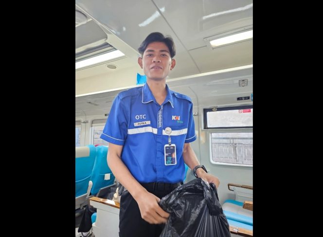 
 Aksi Jujur Petugas Cleaning KAI Services Kembalikan Dompet Penumpang Tuai Pujian Netizen