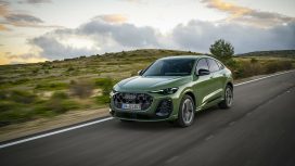 Dynamic photo,
Colour: District green metallic