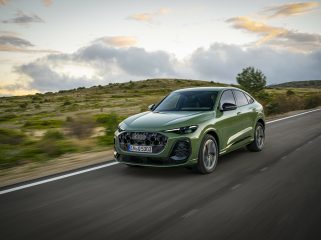 Dynamic photo,
Colour: District green metallic