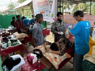 Sebanyak 265 anak penyintas banjir di Aceh Tamiang mengikuti program khitan gratis yang digelar relawan dari Bekasi, Jawa Barat, Kamis (2/7/2026). (Foto:Serambinews)