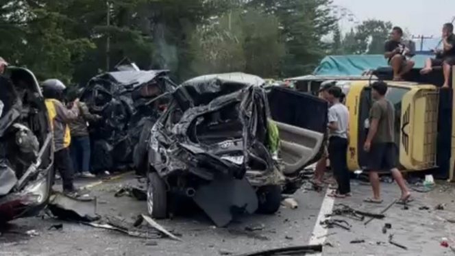 
 Kecelakaan Beruntun 9 kendaraan di Sibolangit, Tewaskan Empat Orang