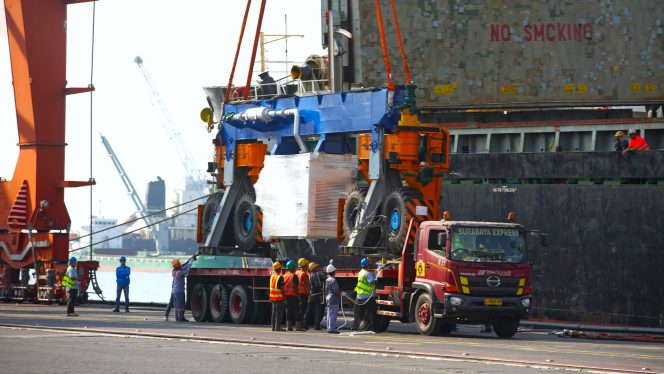 
 Dorong Operasional Hijau, Terminal Teluk Lamong Tambah E-RTG untuk Perkuat Kapasitas TPK Nilam