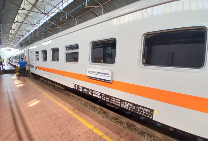 
 KAI Perkuat Jaringan Kereta Aglomerasi, Hubungkan Kota, Kawasan Industri hingga Bandara