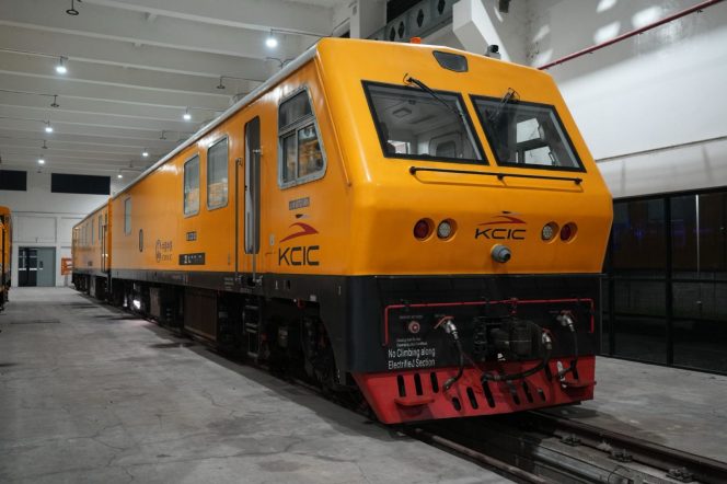 
 Kembangkan Transportasi Ramah Lingkungan, KCIC Gunakan Biodiesel B40 untuk Kereta Perawatan
