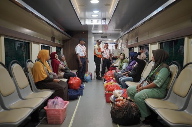 
 Kereta Petani dan Pedagang KAI Dimanfaatkan 35.843 Penumpang, Dukung Perputaran Ekonomi Rakyat