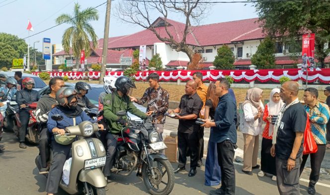 
 PJBW Gandeng ATR/BPN Bogor I, Alissia Borriello dan Akbar Bhakti Turun Langsung Berbagi di Cibinong