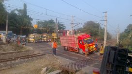 Sebuah truk mengalami patah as roda di JPL 171 resmi dijaga KM 67+000/100, petak jalan Maja–Citeras, Sabtu (8/8/2026) sekitar pukul 06.32 WIB. Kejadian tersebut sempat mengganggu perjalanan kereta api dan menyebabkan lima perjalanan kereta mengalami kelambatan.(Foto:KAI Daop 1)