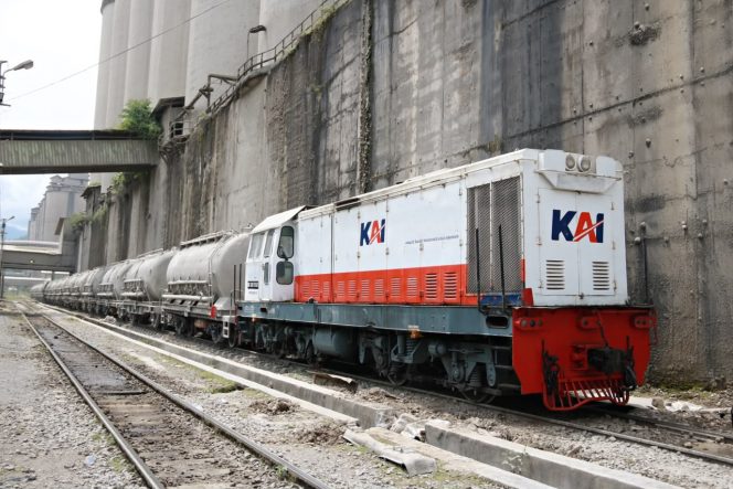 
 KAI Angkut 1,35 Juta Ton Semen dan Klinker hingga Juli, Perkuat Logistik Industri