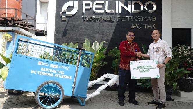 
 IPC TPK Salurkan 4 Gerobak Sampah, Perkuat Kepedulian Lingkungan di Palembang