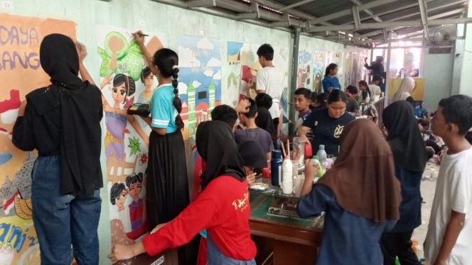 
 Mural Masuk Sekolah Mengokohkan SMPN 2 Semarang Tiada Hari Tanpa Prestasi 