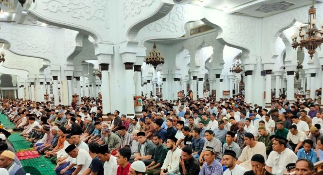 
 Menjelang Doa Bersama 21 Tahun Perjanjian Damai, Masjid Raya dibanjiri Rakyat Aceh