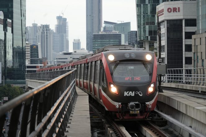 
 Hari Ini Tarif Rp8 Berlaku di LRT Jabodebek dan Sebagian Besar Commuter Line, 27.620 Tiket Diskon KAI Terjual